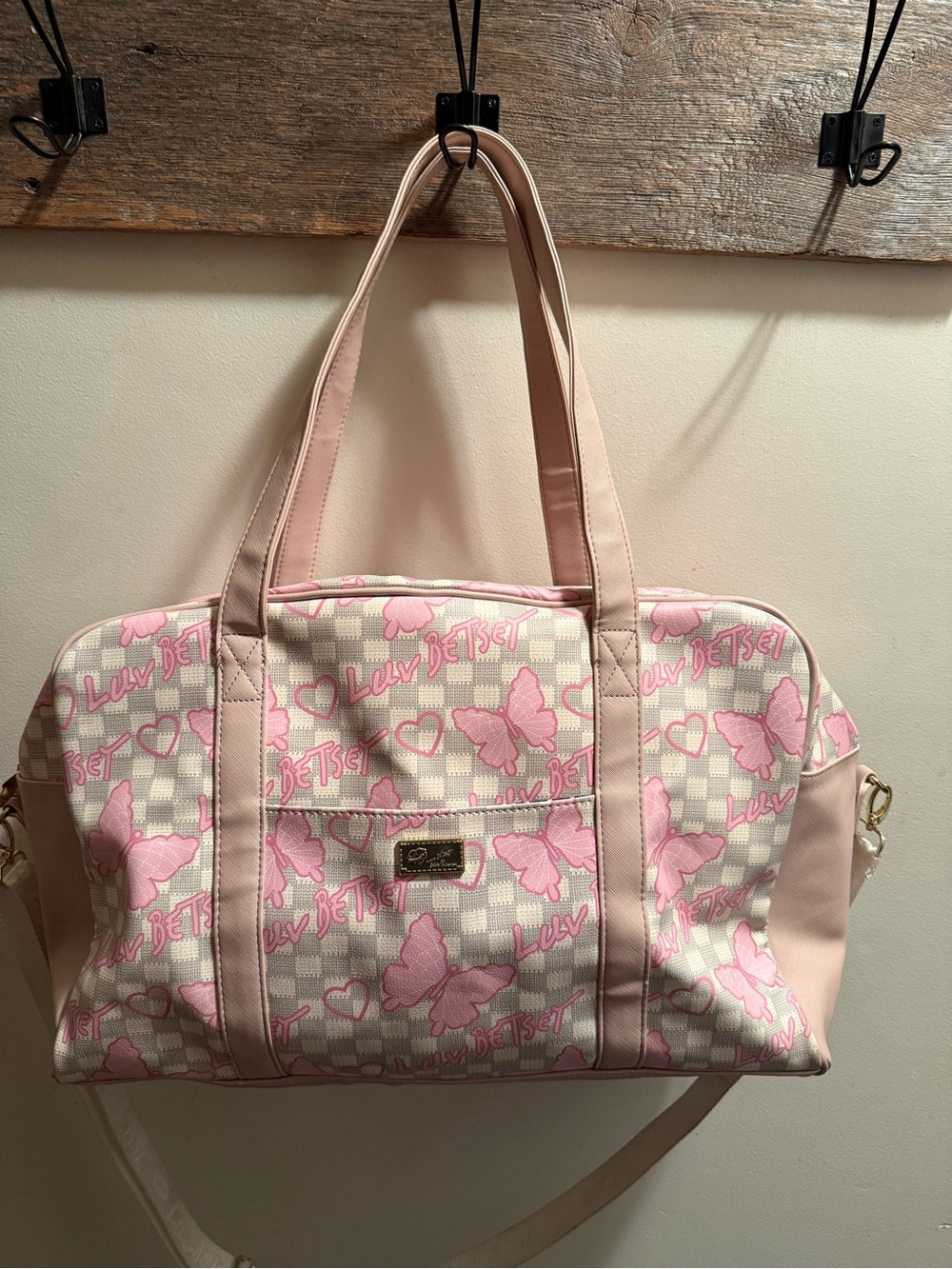 Betsey Johnson LUV Weekender X-large Weekender Bag Pink Cream EUC